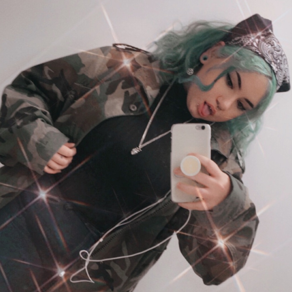 Meet your Posher, Raven